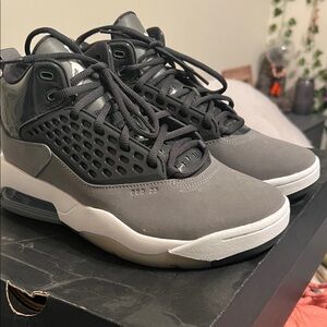 Jordan Maxin 200 in Smoke Gray and White